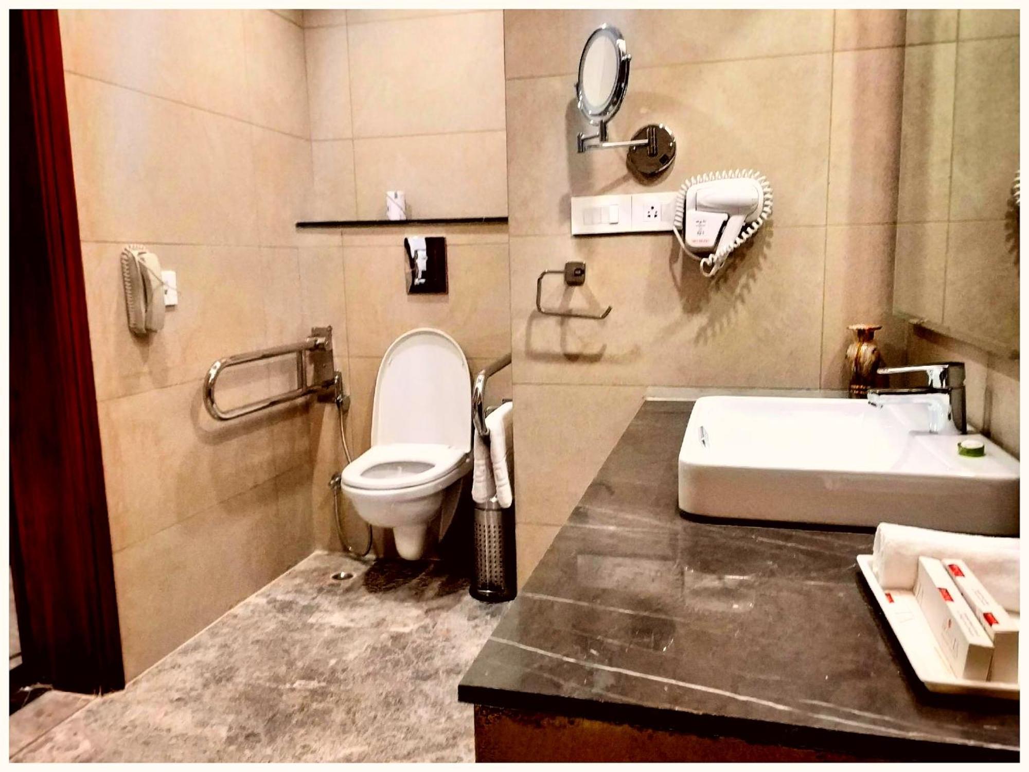 Premium Olive A Bautique , Near Sea-beach And Jagannath Temple, Fully Air Conditioned ,wifi,- Lift, Restaurant, And Parking Facilities In 4* Puri
